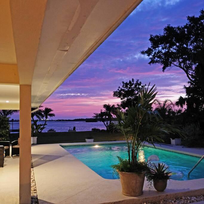 Perfecto'S Retreat- Luxury Cabin Villa St. Petersburg Eksteriør bilde